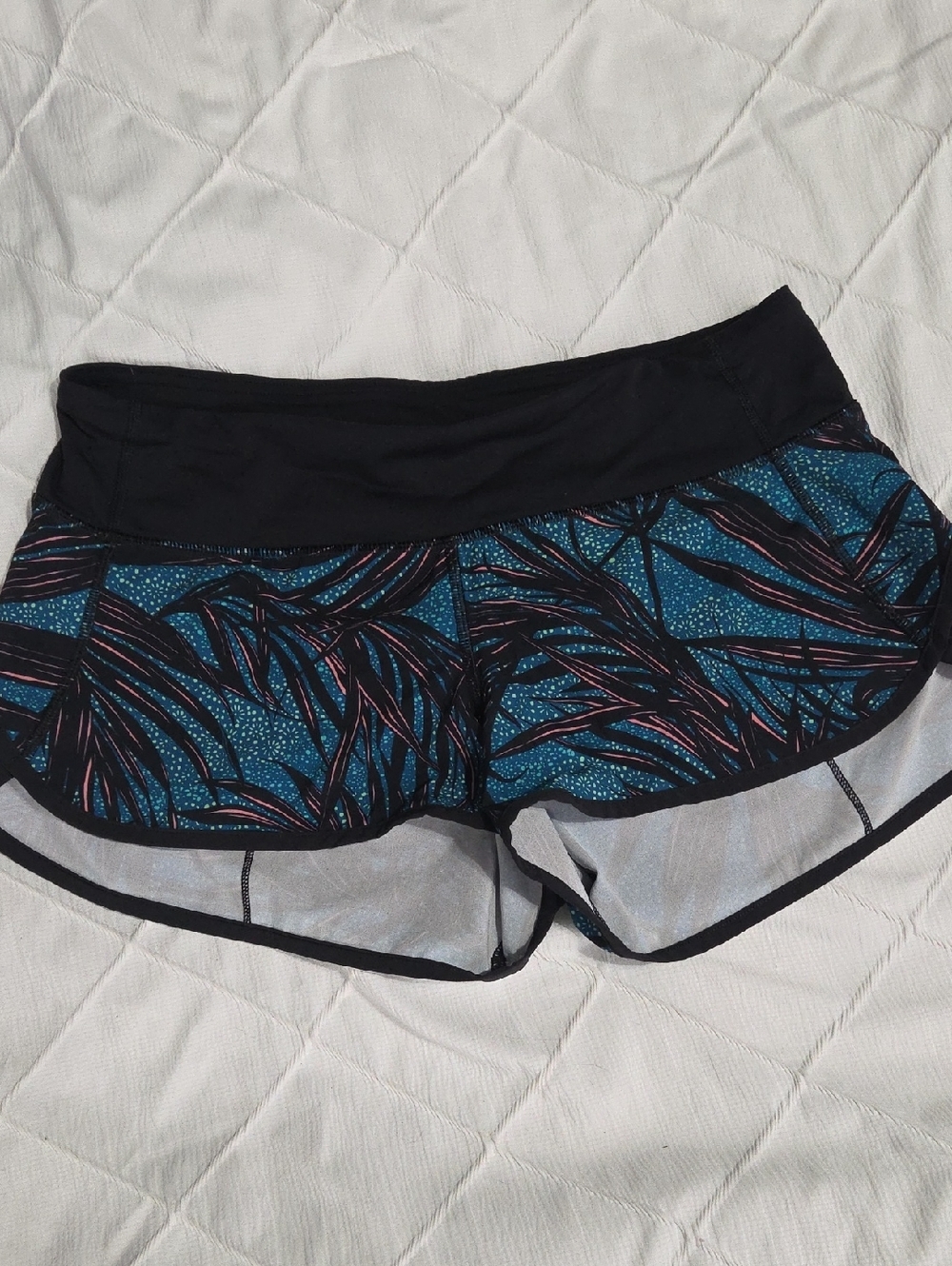 Lululemon Speed Up 2.5" Shorts Sz 6